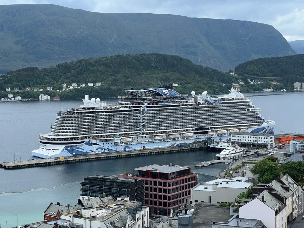 Aussicht vom Berg Aksla über Ålesund und die vorgelagerten Inseln
