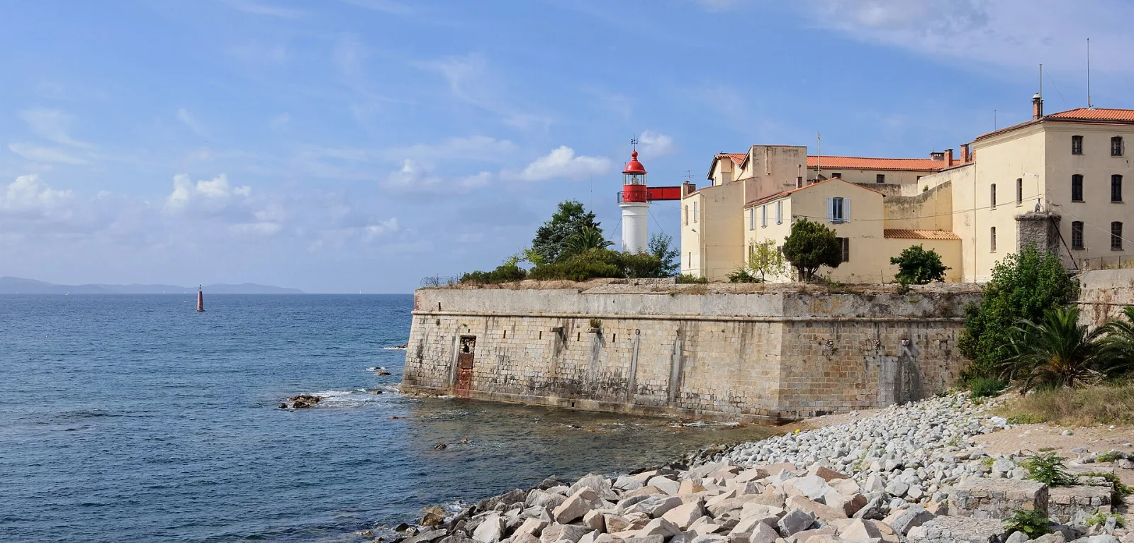 Ajaccio (Korsika) Küste und Stadtmauer von Ajaccio