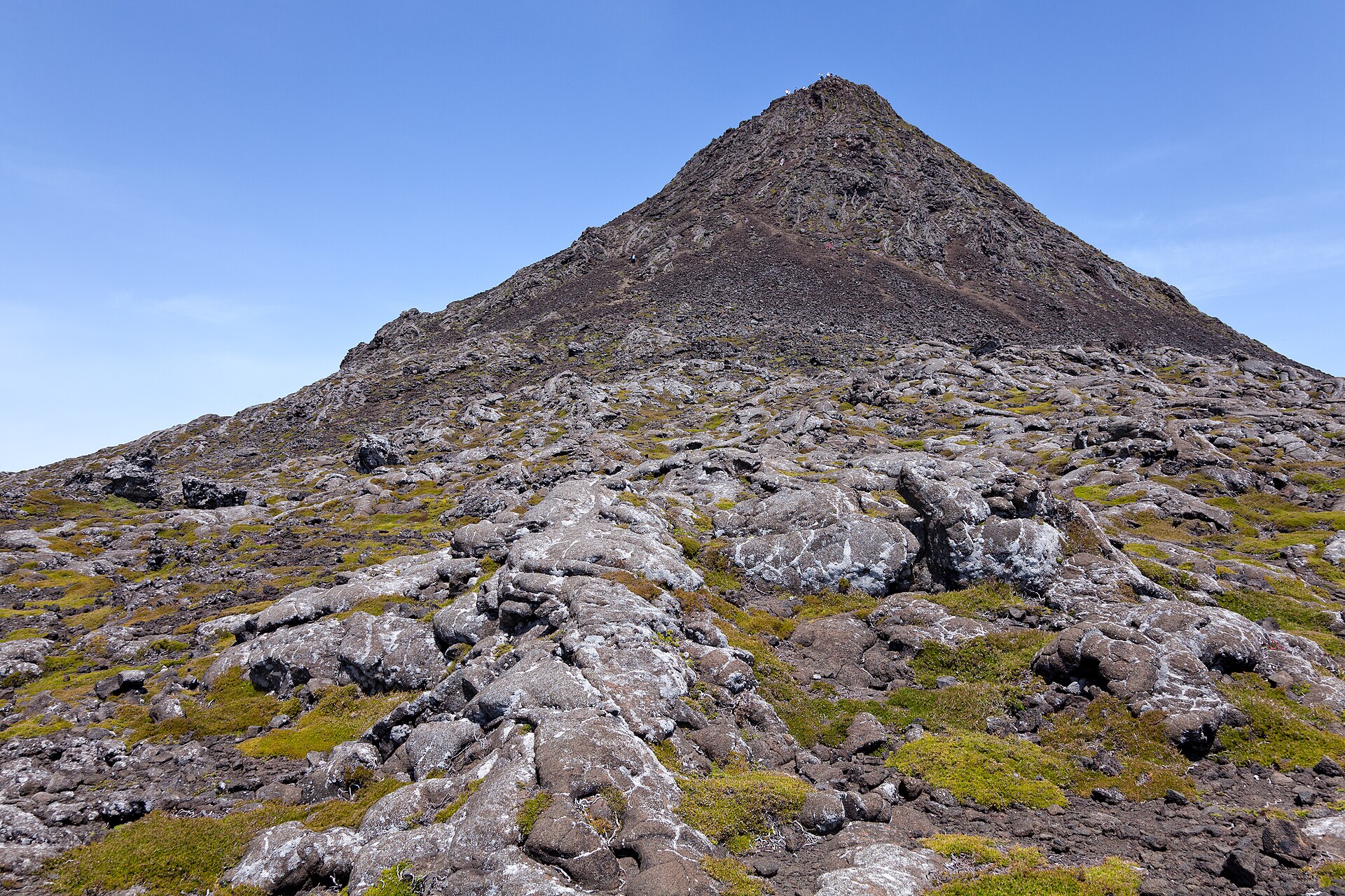 Azoren: Inseln, Häfen und Landgänge Vulkan Pico auf der Azoreninsel Pico
