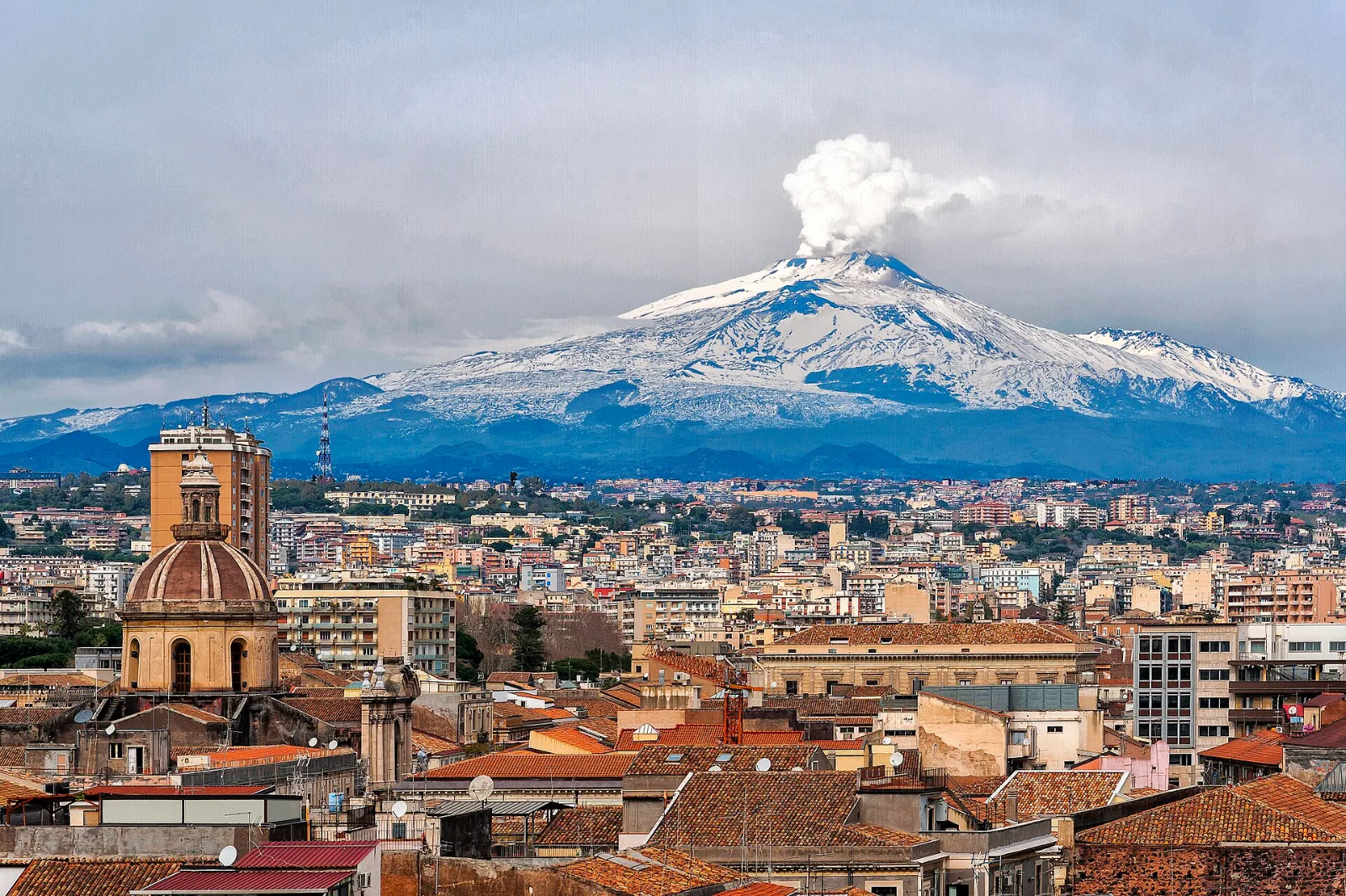 Catania (Sizilien) Catania mit Dom und Ätna