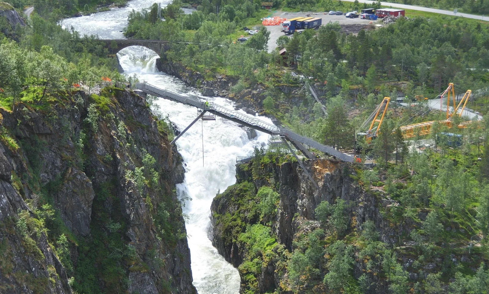 Eidfjord Aussichtsbrücke am Wasserfall Vøringsfossen bei Eidfjord