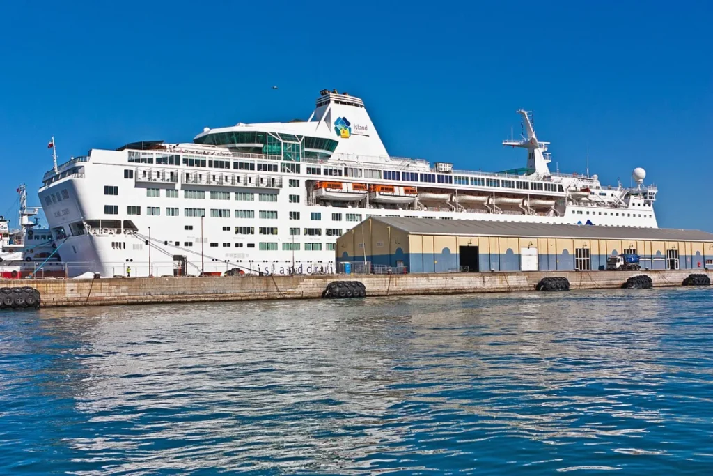 Gibraltar Kreuzfahrtschiff im Hafen von Gibraltar