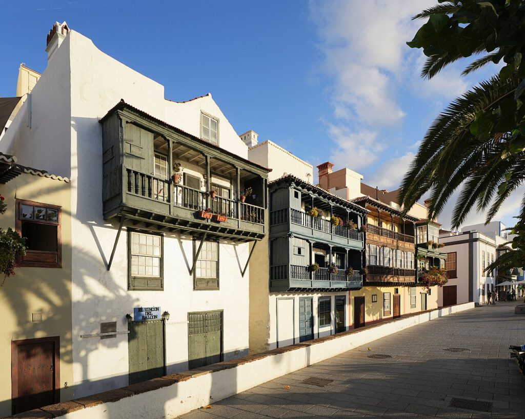 Santa Cruz de La Palma Balkonhäuser an der Avenida Marítima in Santa Cruz de La Palma