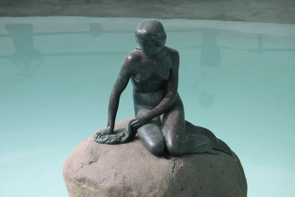 Die Kleine Meerjungfrau im Hafen von Kopenhagen