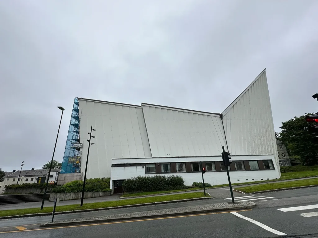 Die Kirkelandet-Kirche in Kristiansund