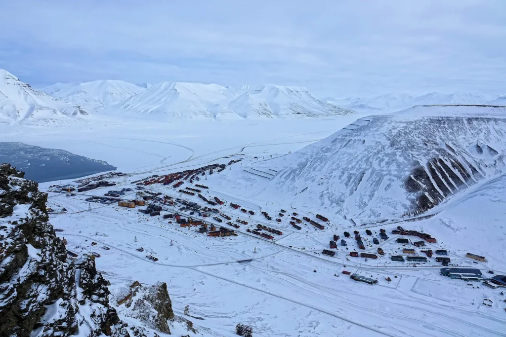 Longyearbyen und Spitzbergen Blick auf Longyearbyen
