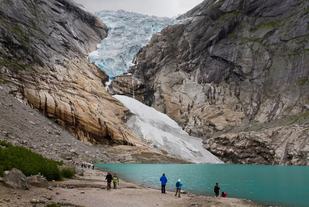 Der Briksdalsbreen mit Gletschersee