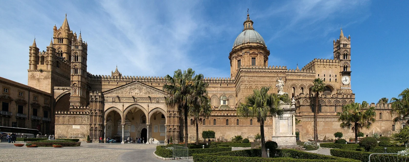 Palermo (Sizilien) Palermo mit Kathedrale im Sonnenschein