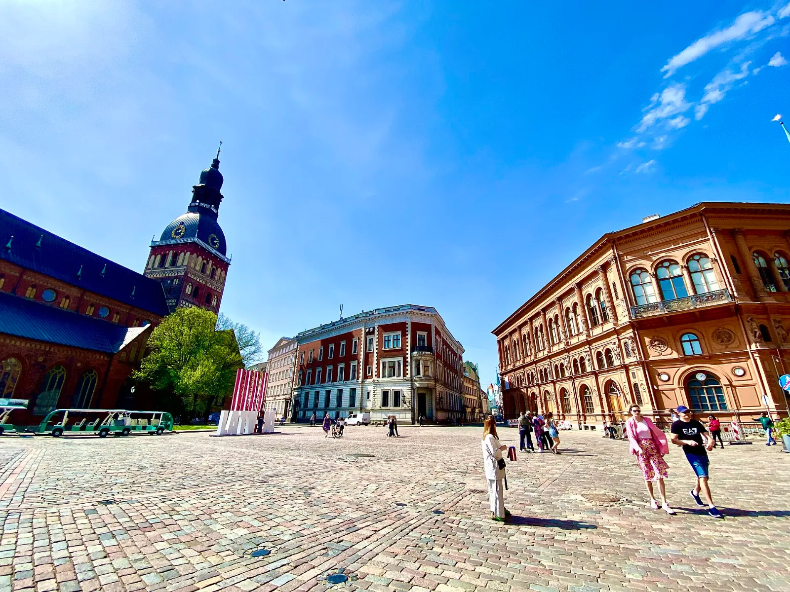 Riga Der Domplatz in der Altstadt von Riga