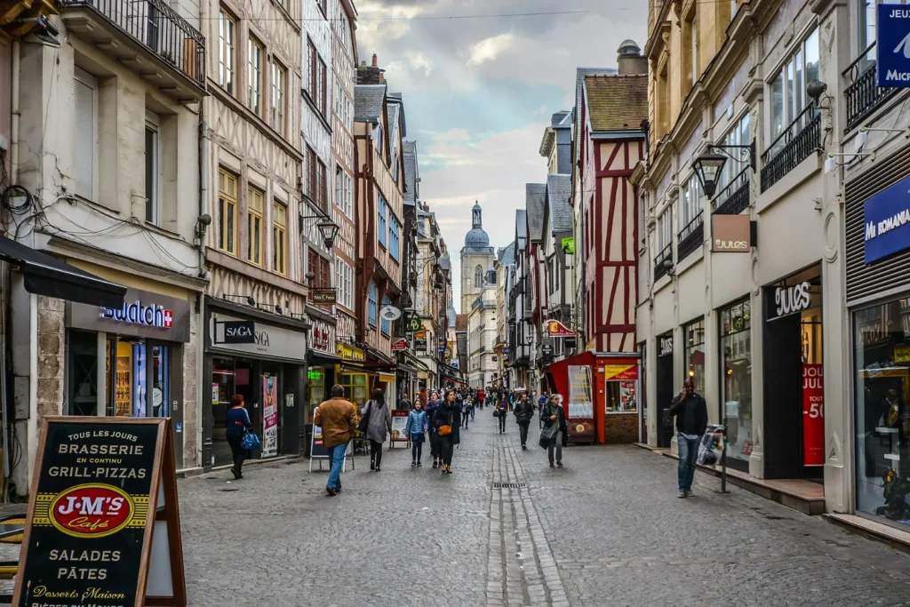 Die Gasse Rue du Gros-Horloge in Rouen