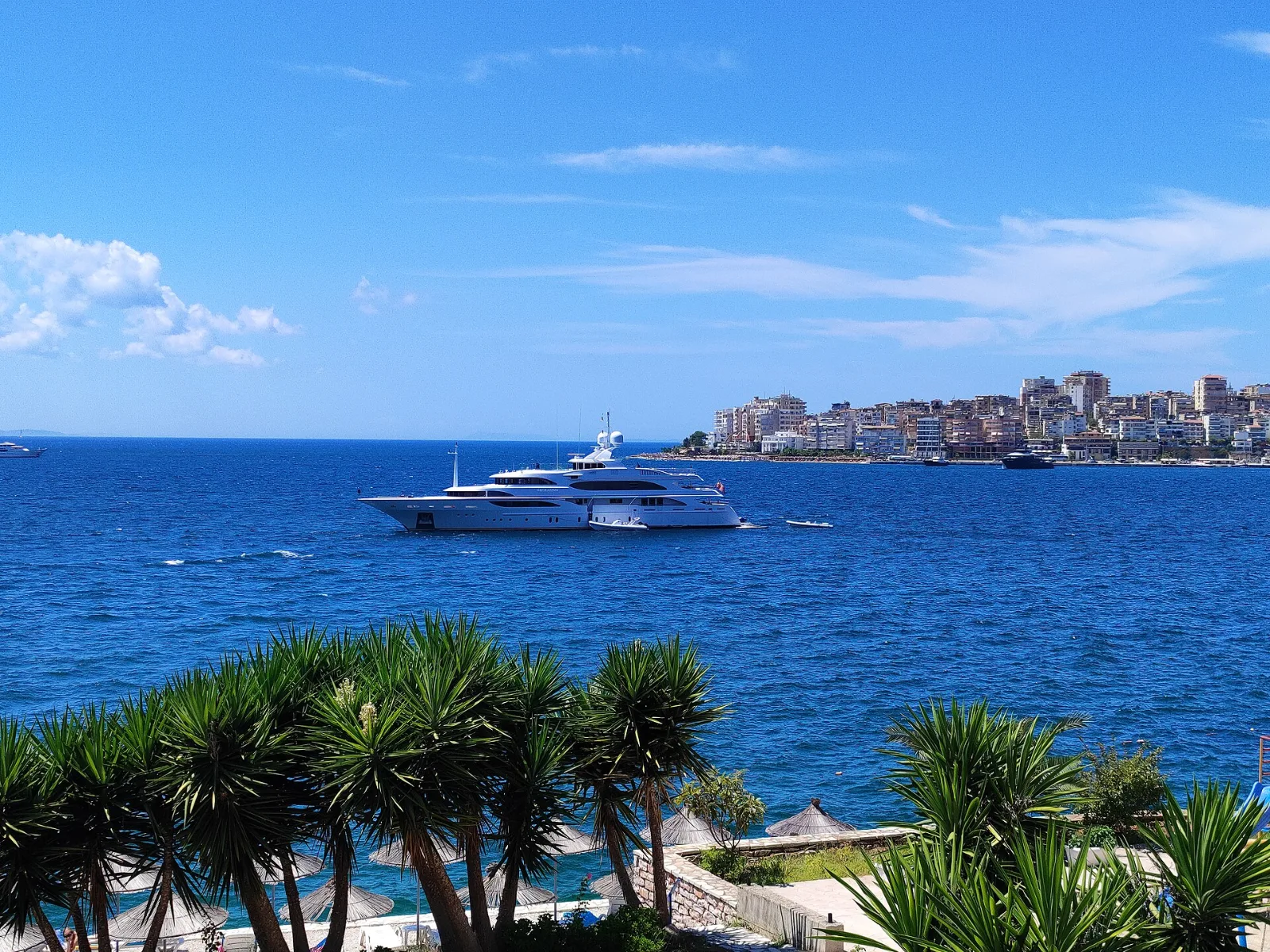 Saranda (Albanien) Bucht von Saranda im Sonnenschein