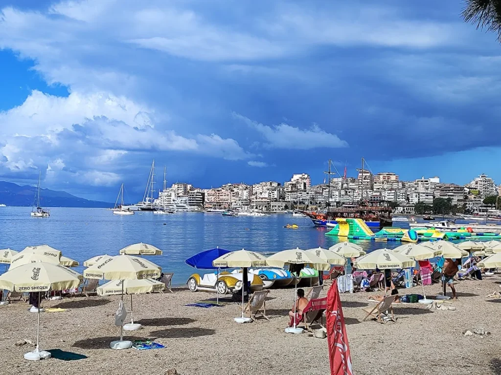Saranda (Albanien) Strand und Ort Saranda