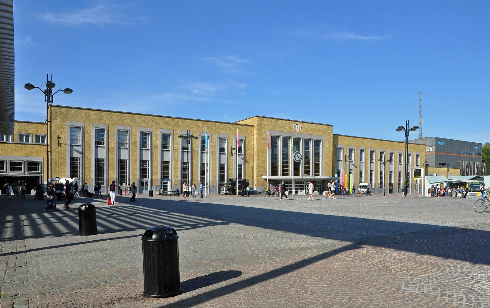 Bahnhof Brügge in Zeebrügge und Brügge